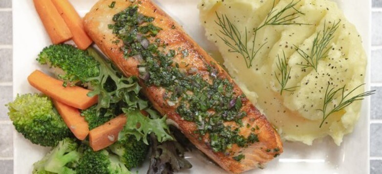 Salmon with Mashed Potatoes & Vegetables